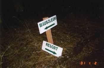 Mausoleum1_.jpg (14193 bytes)