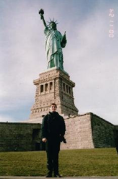 statue3_.jpg (13095 bytes)